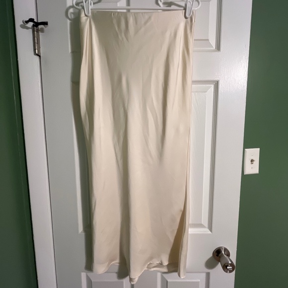 Zara satin skirt - Picture 1 of 2